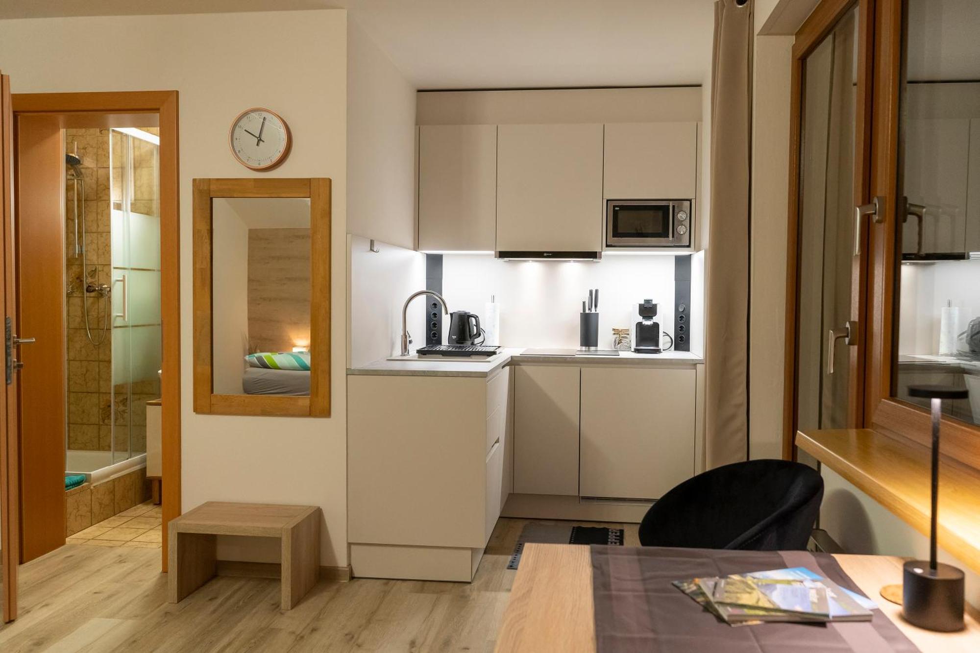 Molto Haus Apartment Raggal Luaran gambar